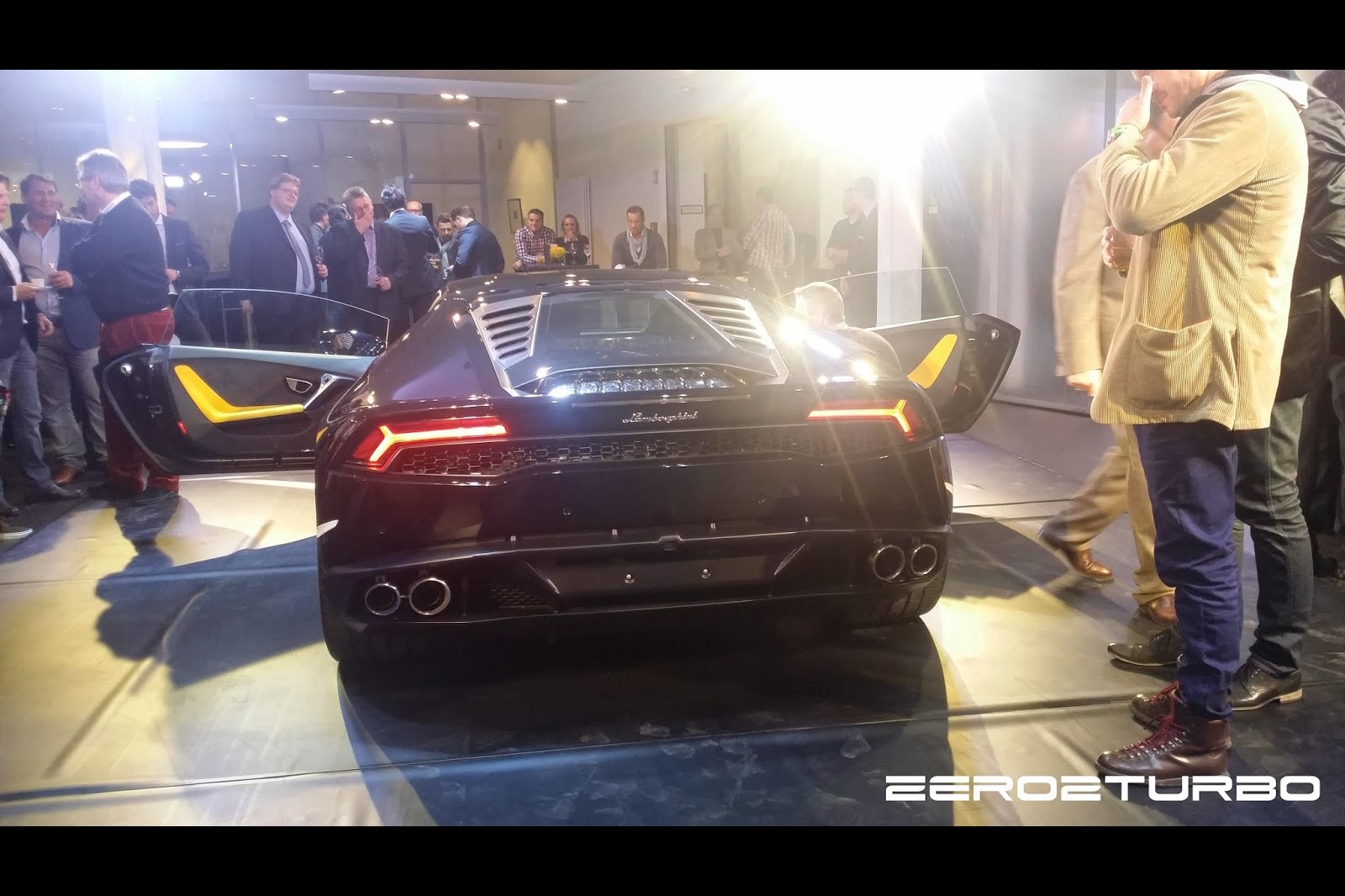 Cận cảnh Lamborghini Huracan "bằng xương bằng thịt" 3